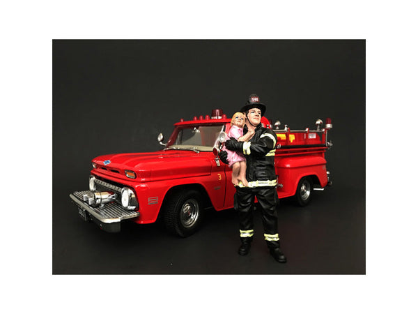 Firefighter Saving Life with Baby – American Diorama 1:18