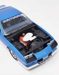 Atlantis 1982 Chevrolet Camaro Z28 1:32 engine detail view