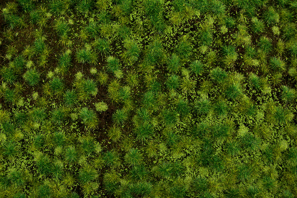 Medium Green Tufted Grass Mat (one 11.75" X 7.5" sheet) - Bachmann 32922
