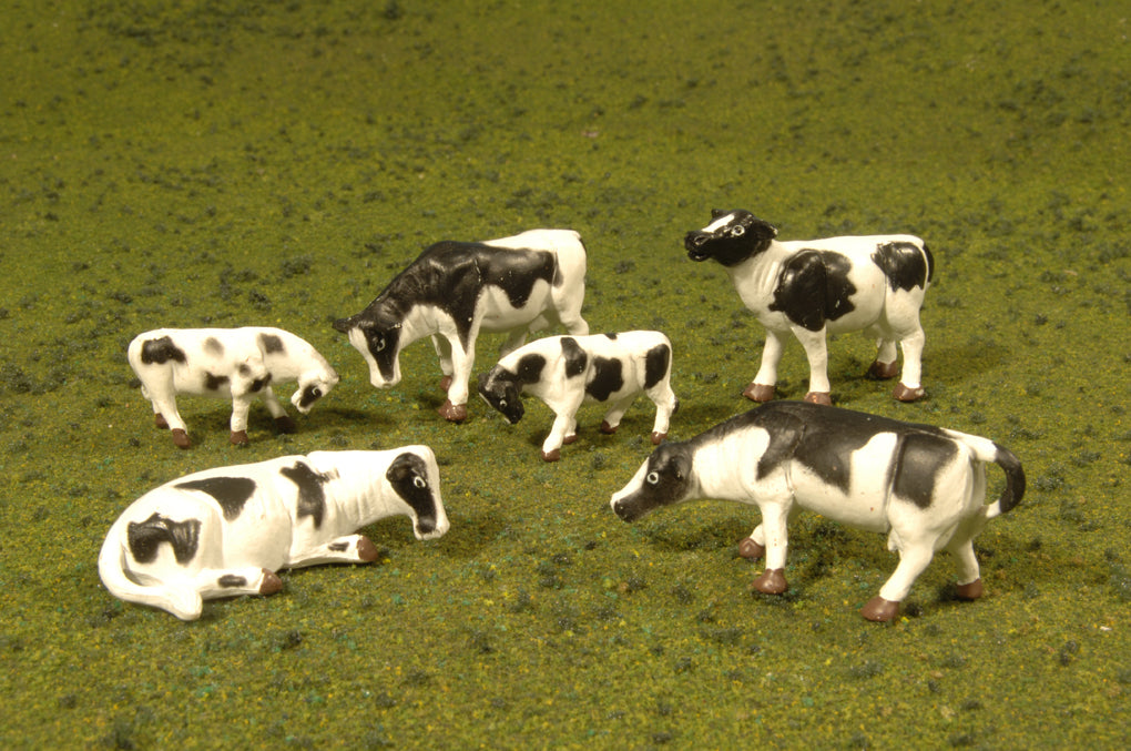 Cows - Black & White - HO Scale - Bachmann 33103