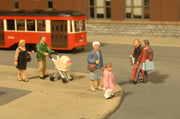Strolling Figures - HO Scale - Bachmann 33109