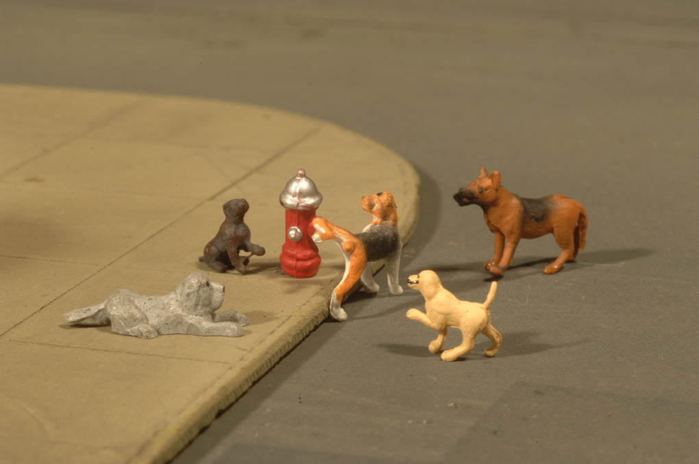 Dogs with Fire Hydrant - O Scale - Bachmann 33158