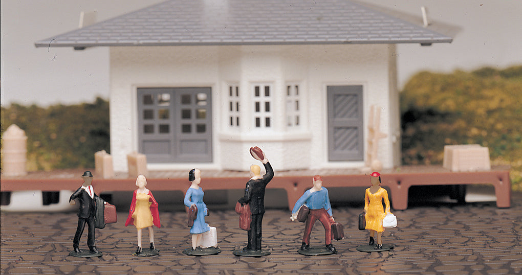 Waiting Passengers (HO Scale) - Bachmann 42330