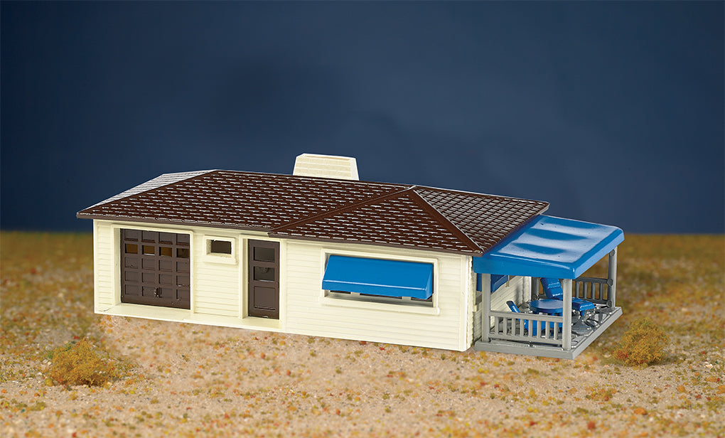 Ranch House - Cream & Brown (HO Scale) - Bachmann 45156