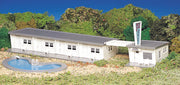 Motel with Pool (HO Scale) - Bachmann 45214
