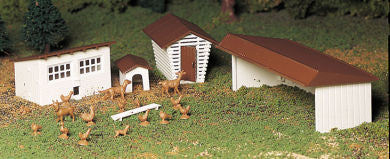 Farm Outbuildings (three per box) - Bachmann 45604