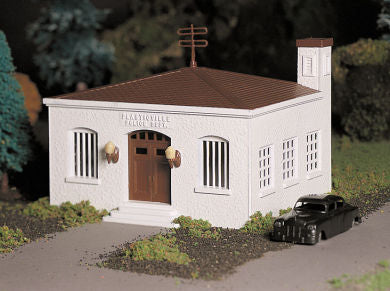 Police Station with Police Car - Bachmann 45609