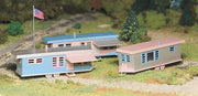 Trailer Park with 3 Trailers and Flag Pole with Flag - Bachmann 45612