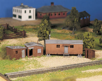 Hobo Jungle (two shacks, box car, outhouse) - Bachmann 45983
