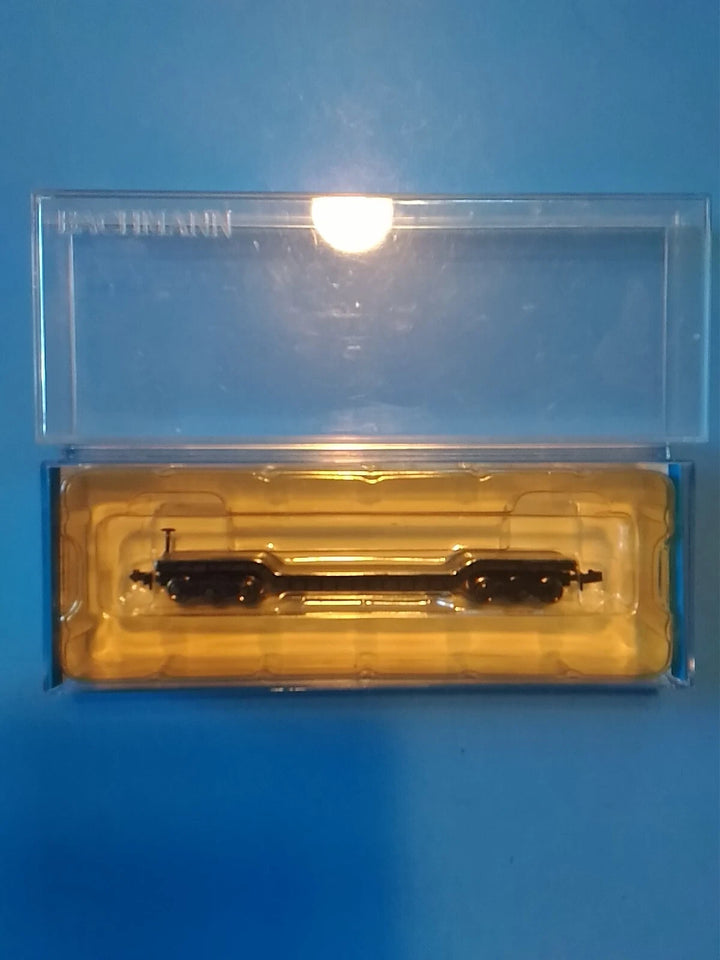 Bachmann 71399 N scale unlettered black center-depressed flatcar exact alternate view