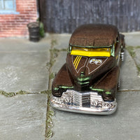 Custom Hot Wheels - 1947 Chevy Fleetline - Custom Green to Copper Chameleon Mooneyes - Yellow Steel Wheels - Rubber Tires