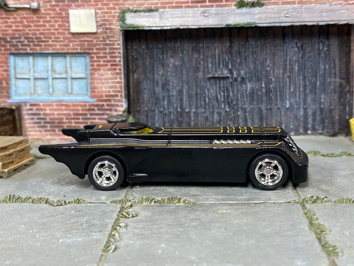 Custom Hot Wheels Batman: The Animated Series Batmobile – Black/Gold – Chrome Wheels – Rubber Tires – side view