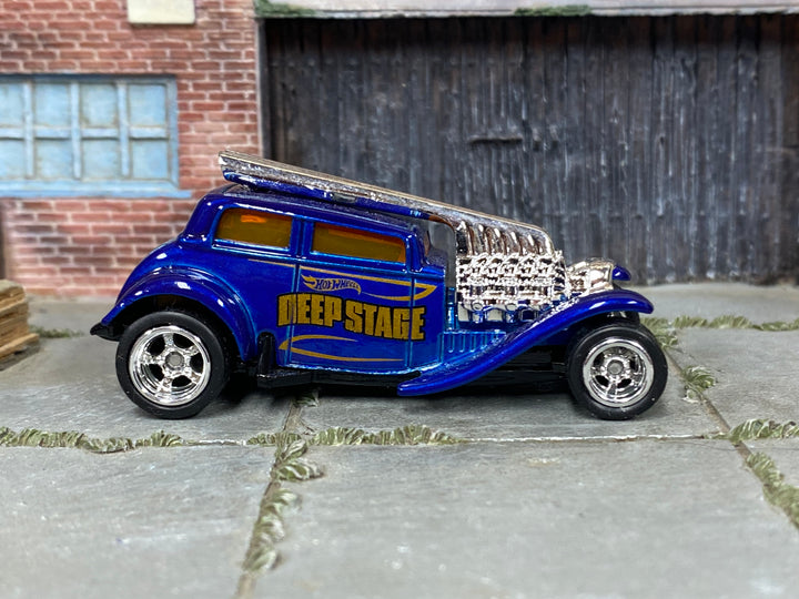 Custom Hot Wheels Straight Pipes – Metallic Blue/Gold – Chrome Wheels – Rubber Tires – side view