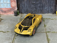 Custom Hot Wheels - Pagani Huayra Roadster - Gold - Rose Gold Track Wheels - Toyo Race Tires