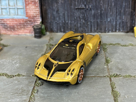 Custom Hot Wheels - Pagani Huayra Roadster - Gold - Rose Gold Track Wheels - Toyo Race Tires