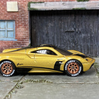 Custom Hot Wheels - Pagani Huayra Roadster - Gold - Rose Gold Track Wheels - Toyo Race Tires