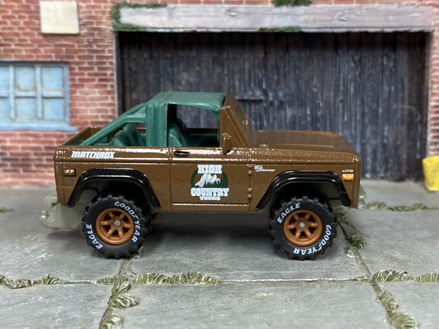 Custom Matchbox 1972 Ford Bronco 4x4 – High Country Tours with printed Goodyear tires – Rubber Tires