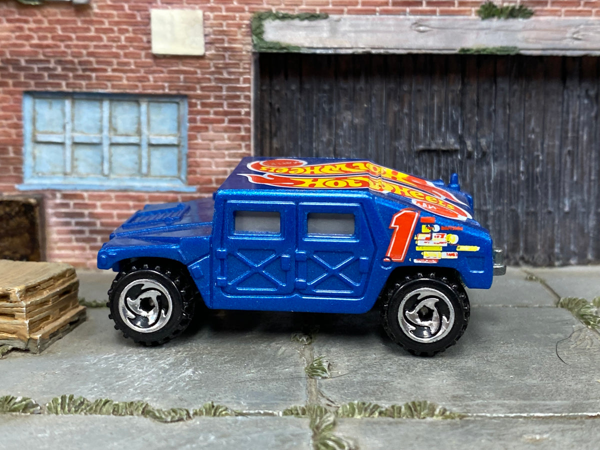 Hot Wheels 1997 Hummer Race Team III blue right-side view