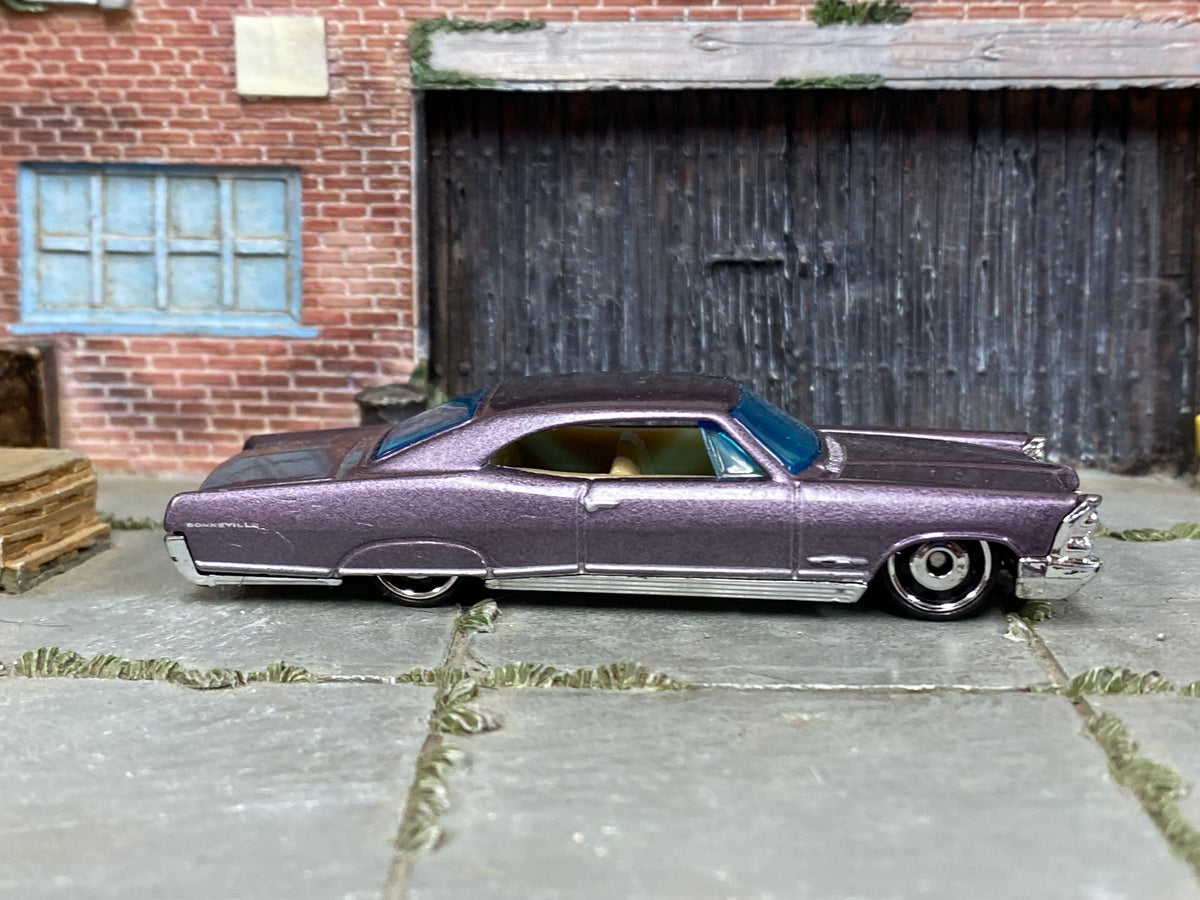 2000 Hot Wheels Hammered Coupe metalflake purple 24394 loose car, right-side view