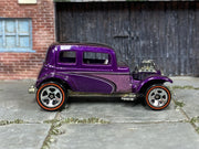 Hot Wheels 2002 Classic '32 Ford Vicky purple Red Lines left-side view