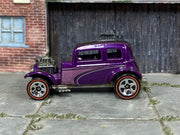 Hot Wheels 2002 Classic '32 Ford Vicky purple Red Lines right-side view