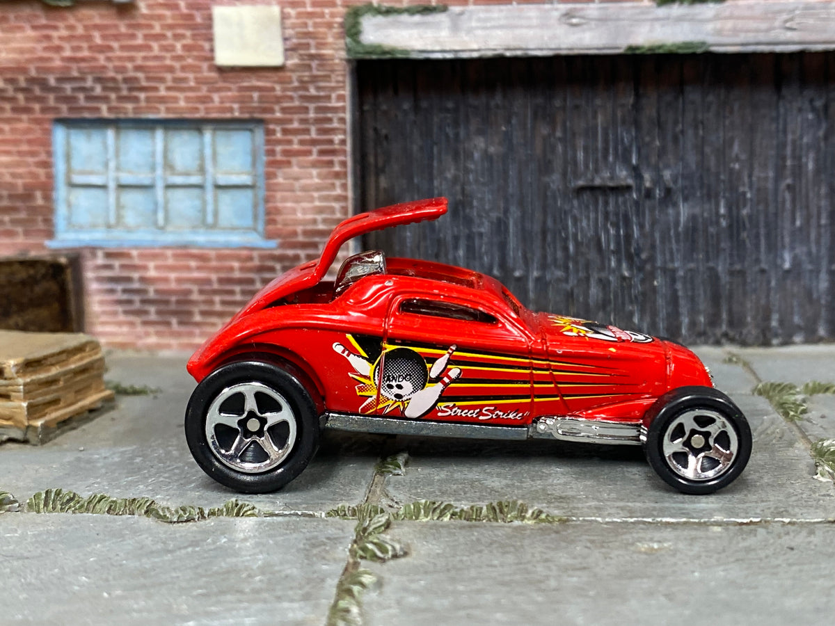 2002 Hot Wheels Sooo Fast red Spares 'N Strikes loose car, right-side view