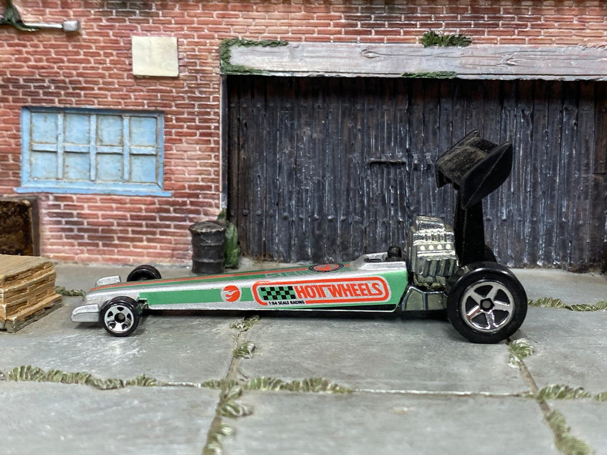 Hot Wheels 2008 Driven To The Max Team Drag Racing silver green right-side view