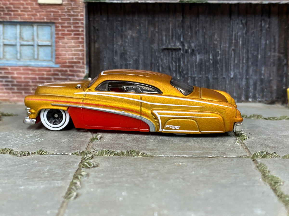 Hot Wheels 2010 Tail Dragger satin gold Wayne's Garage right-side view