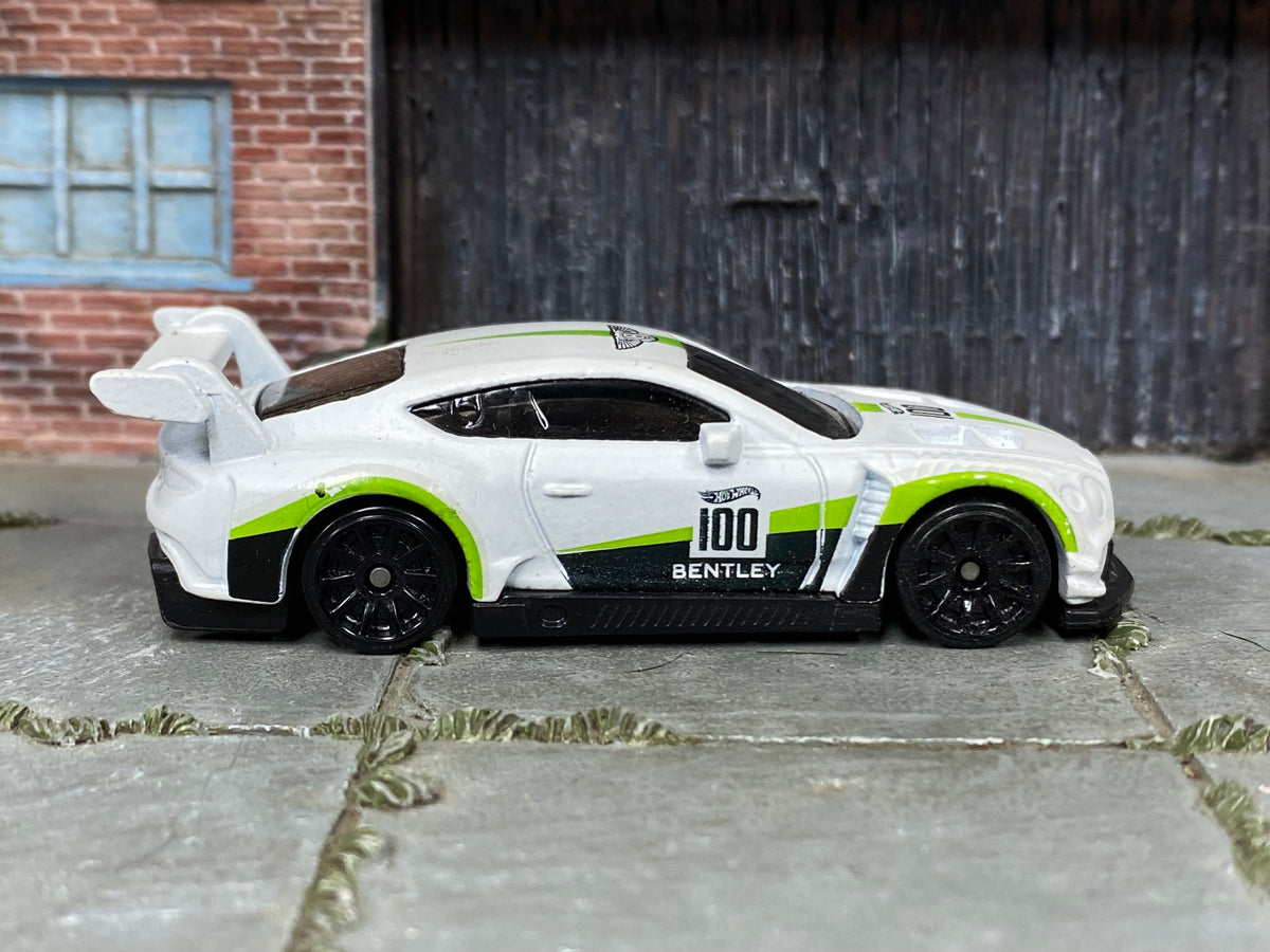 Hot Wheels 2018 Bentley Continental GT3 white and lime number 100 — right side view