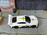 Hot Wheels 2018 Bentley Continental GT3 white and lime number 100 — top view