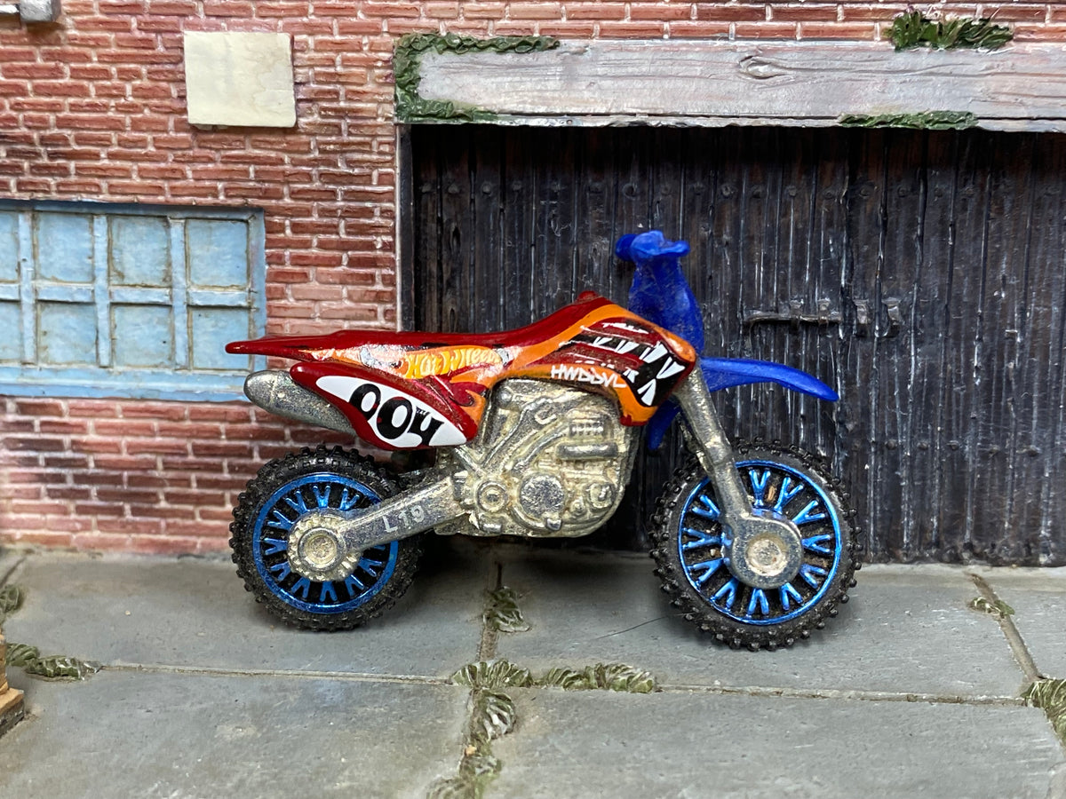 Hot Wheels 2018 HW450F brown #004 right-side view