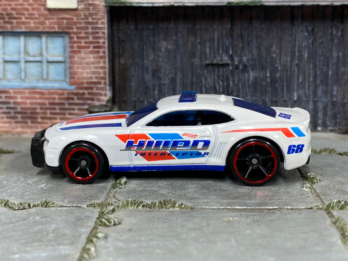 Hot Wheels 2019 '10 Camaro SS HWPD Interceptor right-side view
