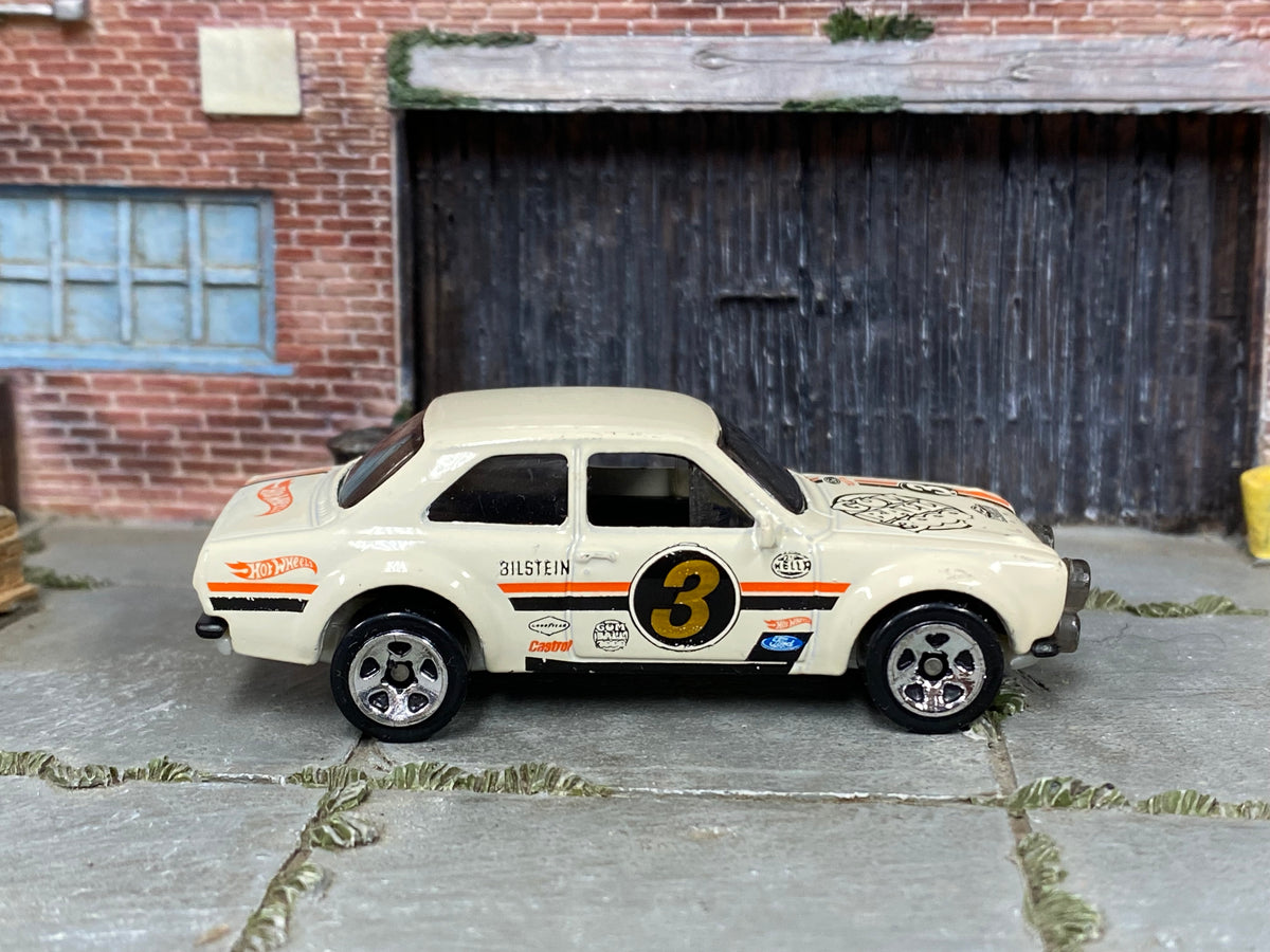2019 Hot Wheels '70 Ford Escort RS1600 ivory Gumball 3000 number 3 loose car, right-side view