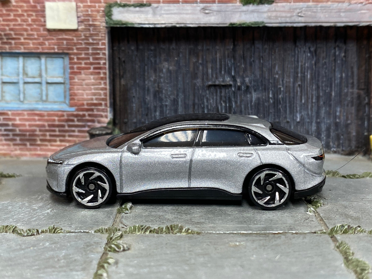 Hot Wheels 2022 Lucid Air silver right-side view