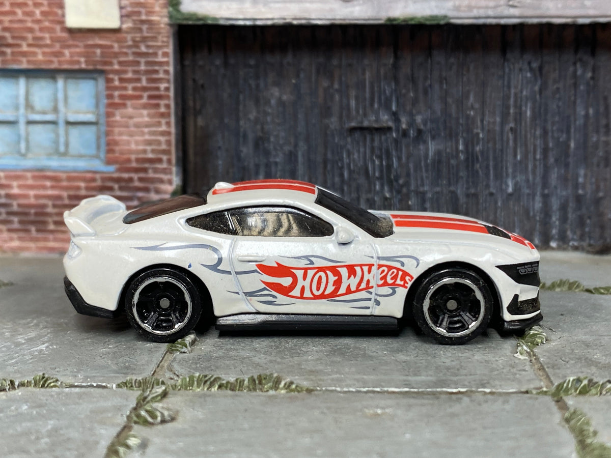 Hot Wheels 2025 '67 Ford Mustang Coupe white right-side view