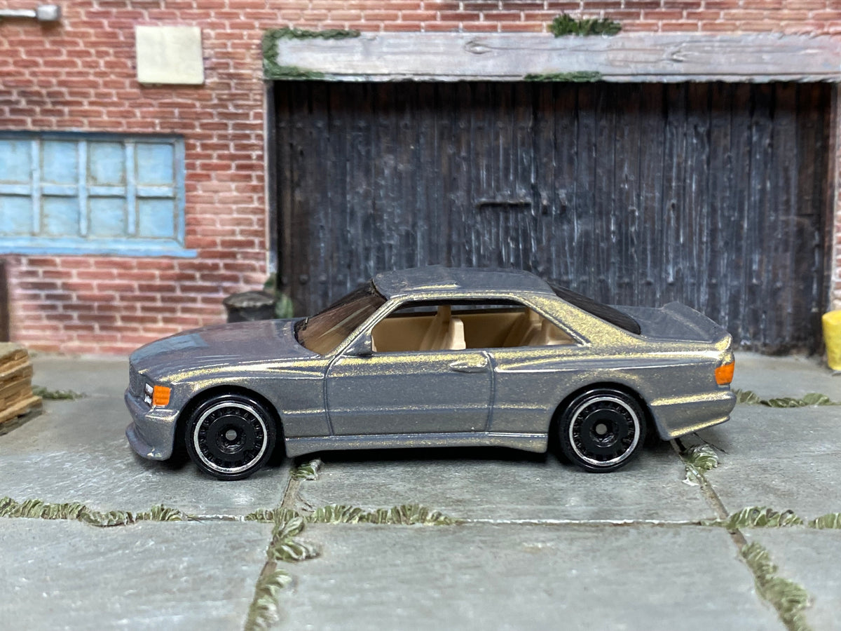 Hot Wheels 2025 '89 Mercedes-Benz 560 SEC AMG pearl slate gray right-side view