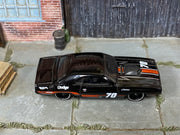 Hot Wheels '70 Dodge Hemi Challenger, black number 70, top view