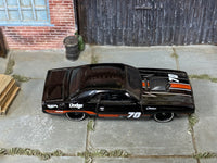 Hot Wheels '70 Dodge Hemi Challenger, black number 70, top view