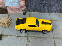 Hot Wheels '70 Mustang Mach 1 yellow and black loose car, top view