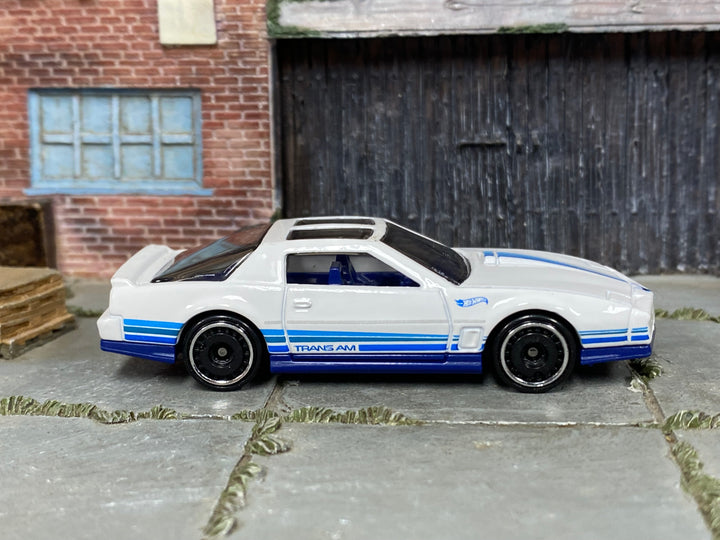 Hot Wheels '84 Pontiac Firebird — right-side view