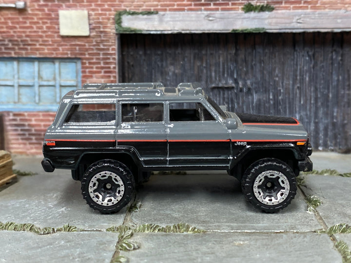 Hot Wheels '88 Jeep Wagoneer gray black and red, right side view