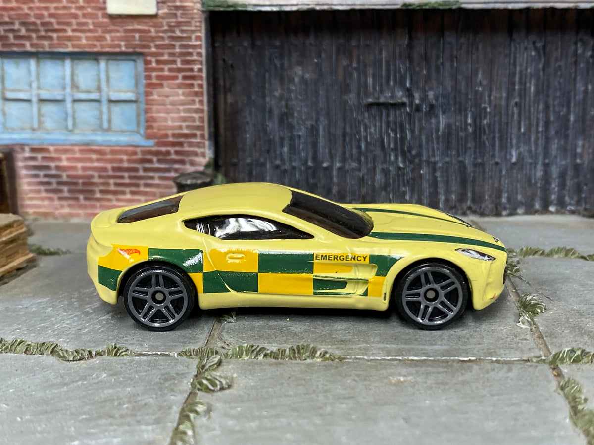 Hot Wheels Aston Martin One-77 — right-side view