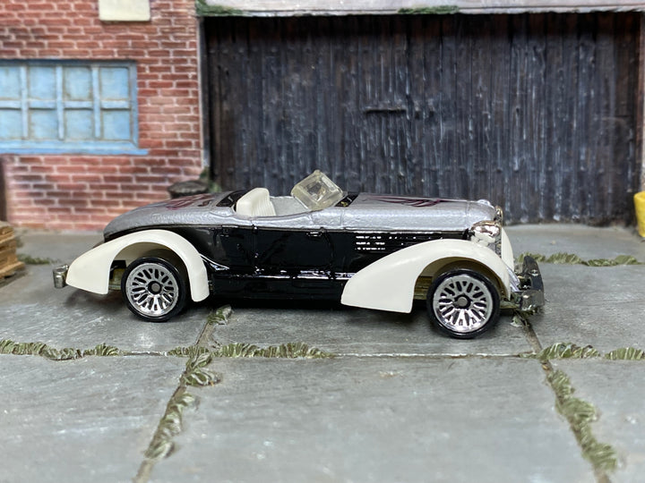 Hot Wheels Auburn 852 — right-side view