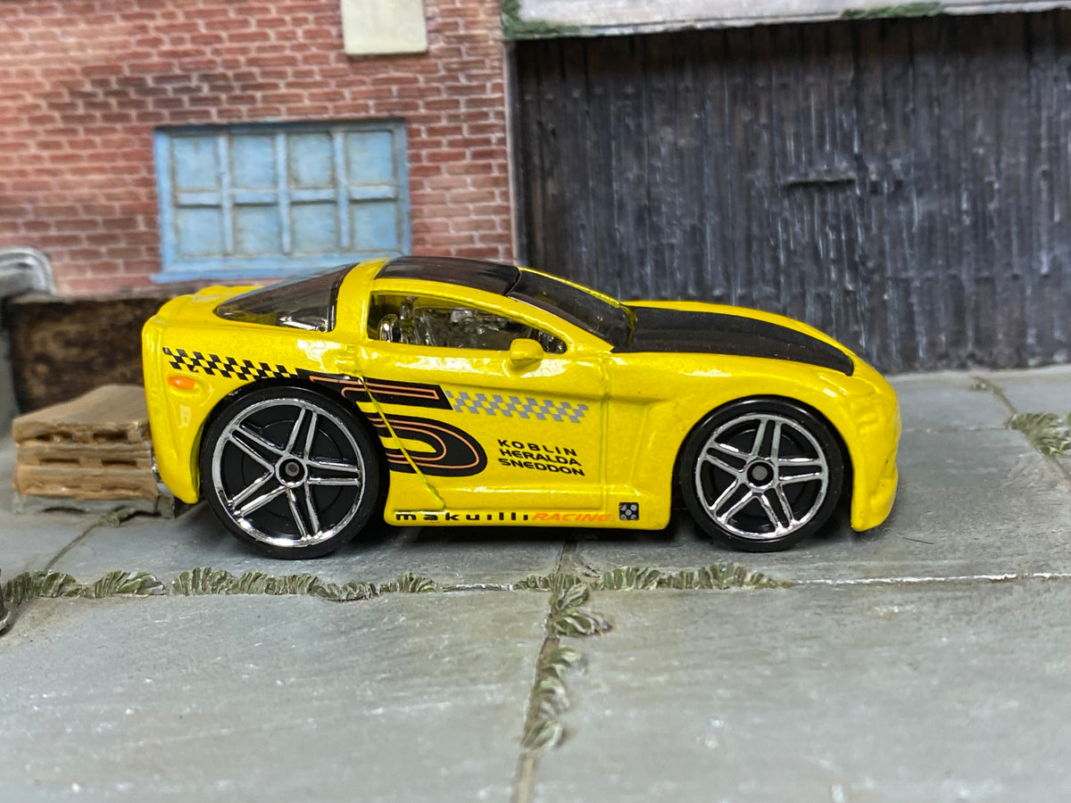 Hot Wheels Corvette C6 Tooned yellow number 5, right-side view