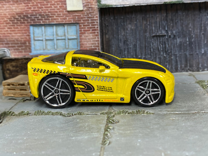 Hot Wheels Corvette C6 Tooned yellow number 5, right-side view