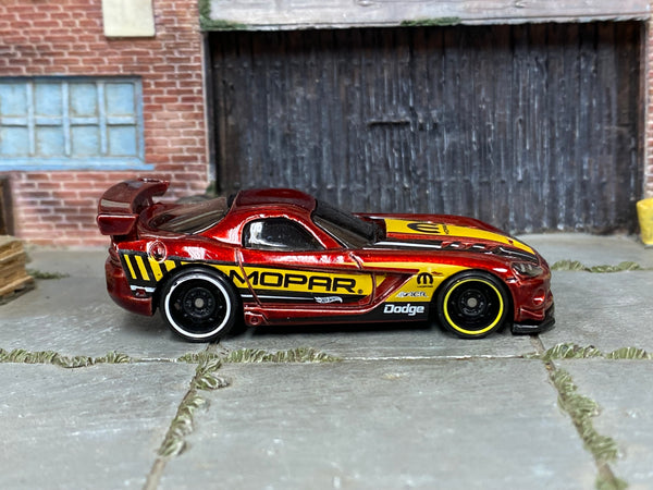 Hot Wheels Dodge Viper SRT10 ACR — right-side view