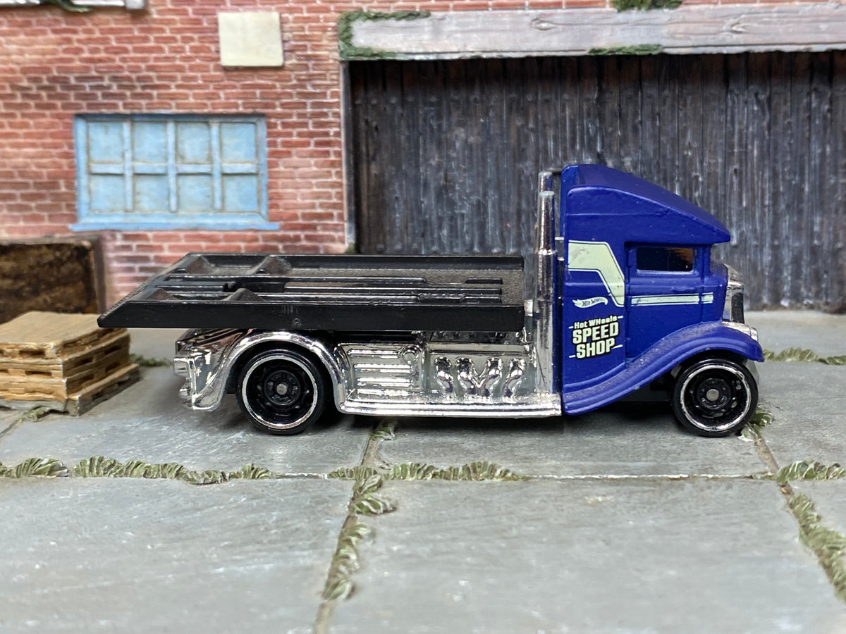 Hot Wheels Fast-Bed Hauler blue Speed Shop, right side view