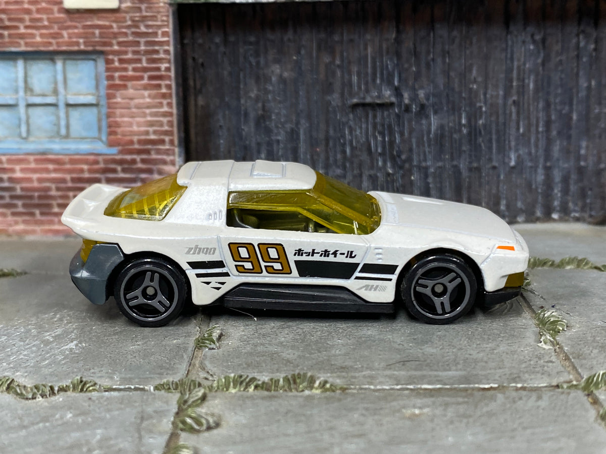 Hot Wheels Hako Type D pearl white number 99 with yellow windows, right side view