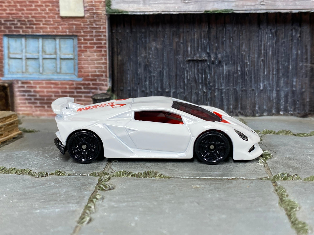 Hot Wheels Lamborghini Sesto Elemento white and red, right side view