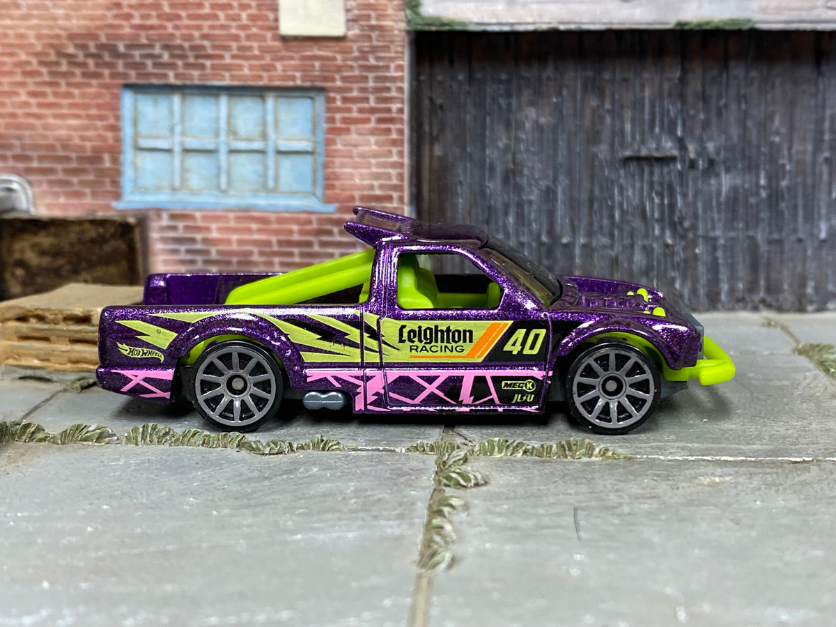 Hot Wheels Limited Grip purple Leighton Racing number 40 loose truck, right side view